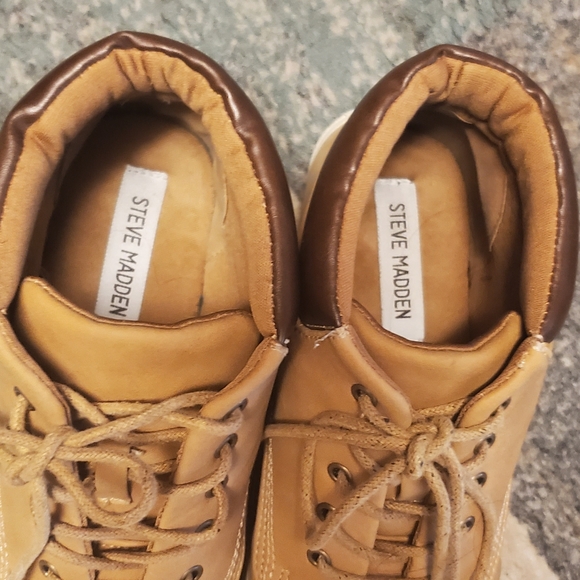 Steve Madden casual unisex shoe says size 6..  seem to be about women's 7.5 - Picture 4 of 5